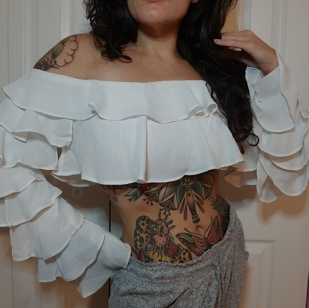 Cropped Ruffle Shirt - Picture 3 of 3